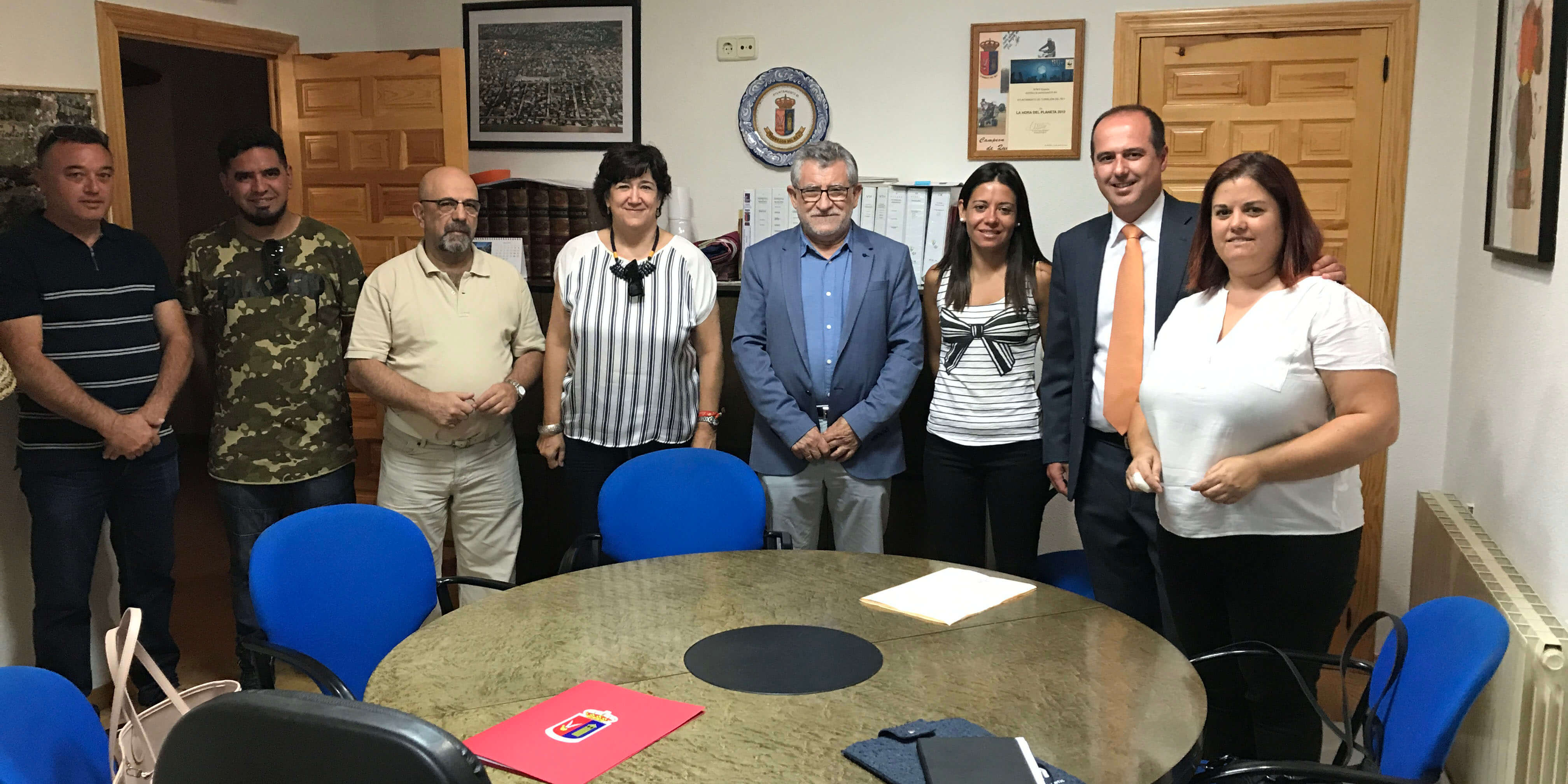La Junta se interesa por las necesidades educativas y culturales de Torrejón del Rey