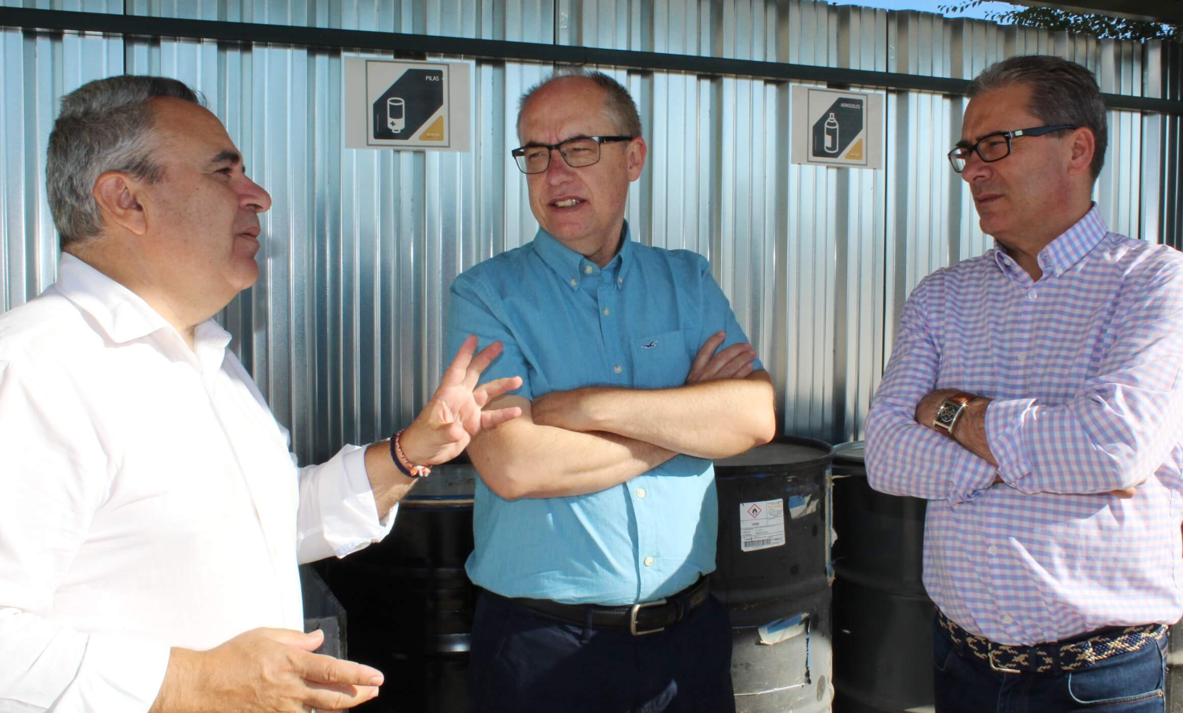 La Juntacolabora en la adaptación de los puntos limpios de Alovera y Azuqueca de aparatos electrónicos