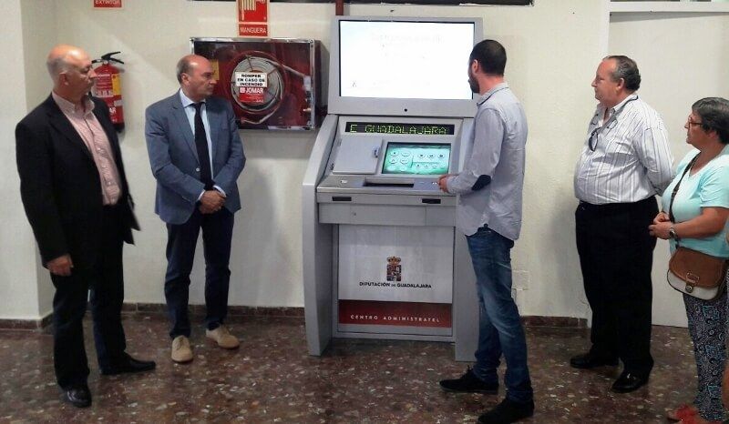Latre asegura que las nuevas oficinas electrónicas acercan la administración a los ciudadanos”