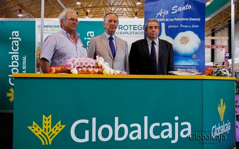 Renovado el convenio de la Fundación Globalcaja Cuenca y la Cooperativa San Isidro el Santo para promocionar el ajo morado de Las Pedroñeras