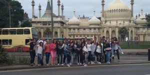 Representantes de Consejería de Educación supervisan el desarrollo de los cursos de idiomas en el extranjero