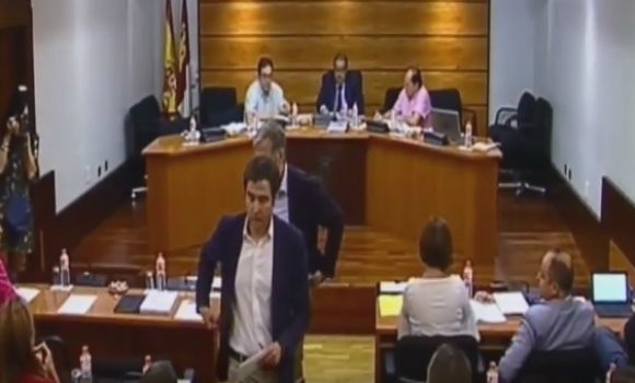 Ya se nota el gobierno Page-Podemos quitan a Robisco la Presidencia de la Comisión de Economía de las Cortes y encima le expulsan