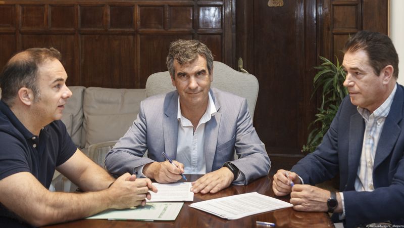 El Ayuntamiento de Guadalajara garantiza el mantenimiento de las vías urbanas con un nuevo contrato 1 El Ayuntamiento de Guadalajara garantiza el mantenimiento de las vías urbanas con un nuevo contrato