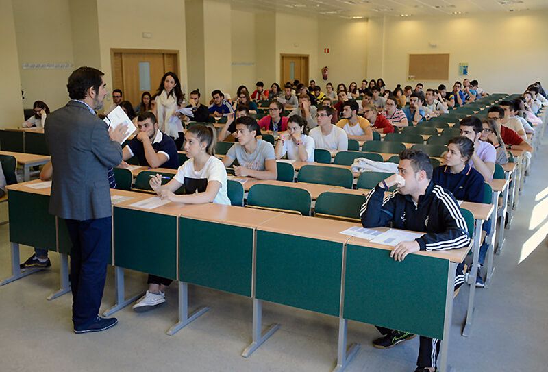 1.282 estudiantes comienzan los exámenes de la EvAU en el distrito universitario de Castilla-La Mancha 3 1.282 estudiantes comienzan los exámenes de la EvAU en el distrito universitario de Castilla-La Mancha