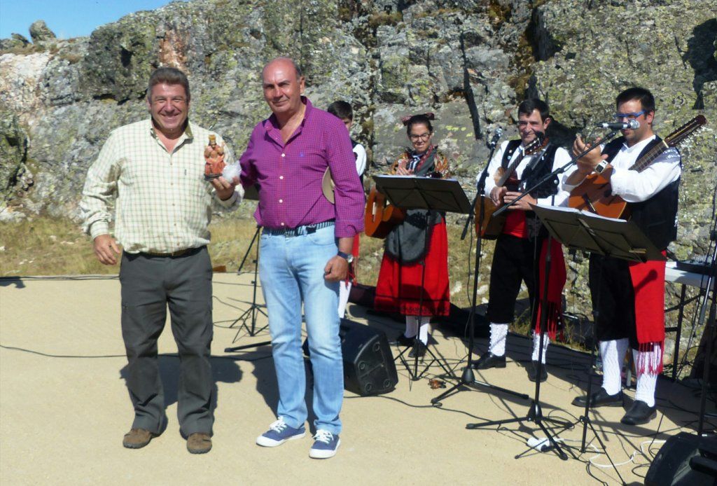 Latre asiste a la tradicional romería del Alto Rey