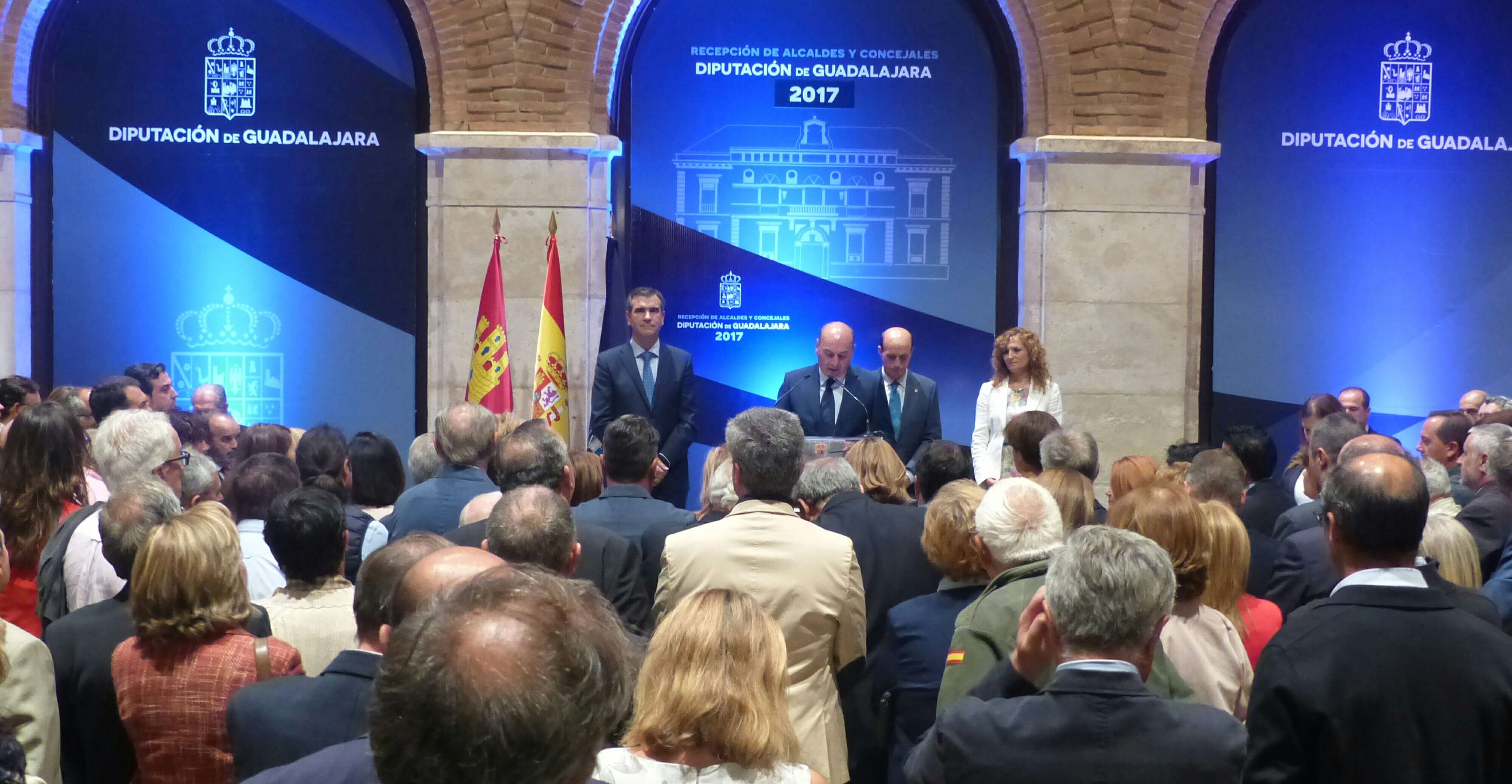 Latre agradece a alcaldes y concejales su labor al frente de los ayuntamientos