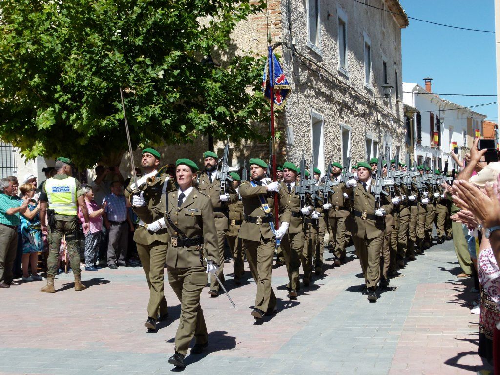 Emotivo homenaje en Castejón a la Bandera de España y de recuerdo al Brigada y vecino de la localidad Francisco de Alarcón García