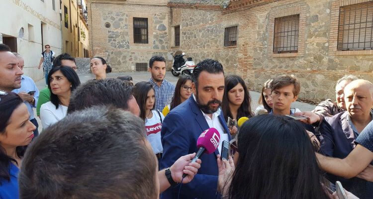 Blanco vuelve a denunciar una campaña sucia y canalla y presenta 2.189 avales