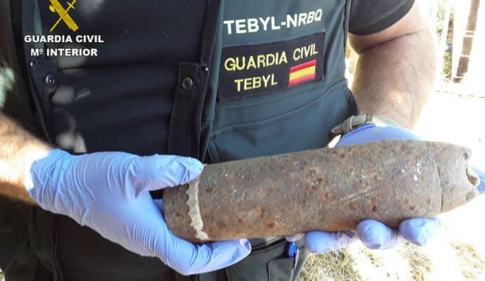 Desactivan un proyectil de la Guerra Civil hallado por un vecino de Yela mientras limpiaba
