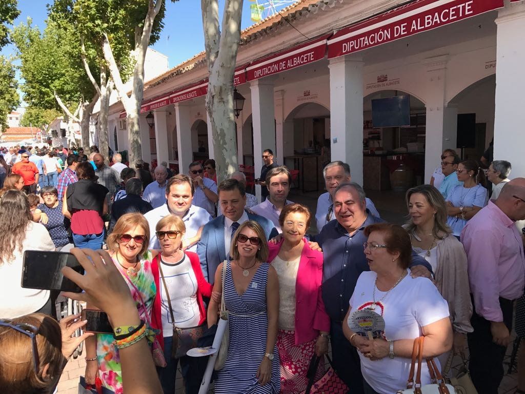 El PP, con su ofrecimiento, aboga por defender la unidad de España y beneficiar a los ciudadanos bajando los impuestos 3 El PP CLM en la Feria de Albacete 130917