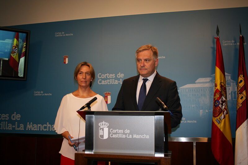 El PP vuelve a la carga y denuncia que lo único que garantizan los presupuestos son más asesores para Page y Podemos