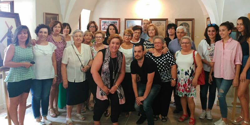 El arte de los artistas pedernoseños sale a la calle de mano del ayuntamiento en la exposición “Descubre mi arte”.