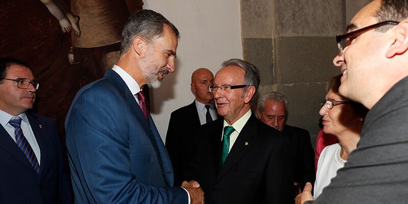 El presidente de Globalcaja, Carlos del Sierra, con SM El Rey de España, Felipe VI, en los Premios Nacionales de Cultura
