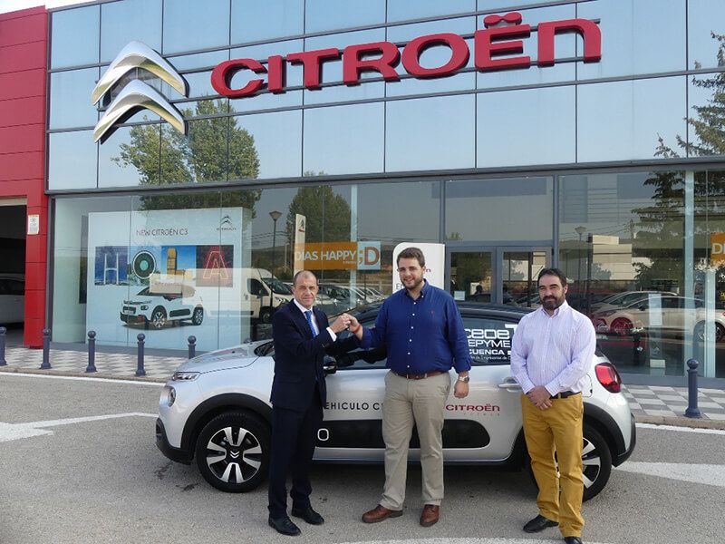 Garaje Las Flores cede un nuevo vehículo para prestar servicio a los empresarios de Cuenca