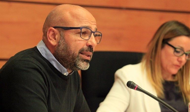 García Molina reconoce como un error no haber informado a las Cortes de su depósito de 60.000 euros