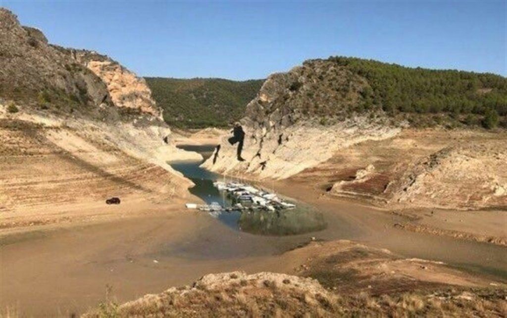 Las actividades acuáticas en la cabecera del Tajo se suspenden por la aberrante falta de agua