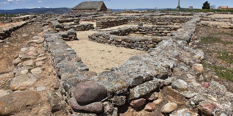 Los viajeros pueden iniciar su aventura con el Tren Campos de Castilla desde Guadalajara