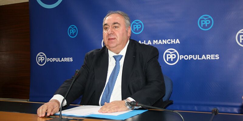 Tirado denuncia que Page y Podemos se gastan 600.000 euros más en asesores