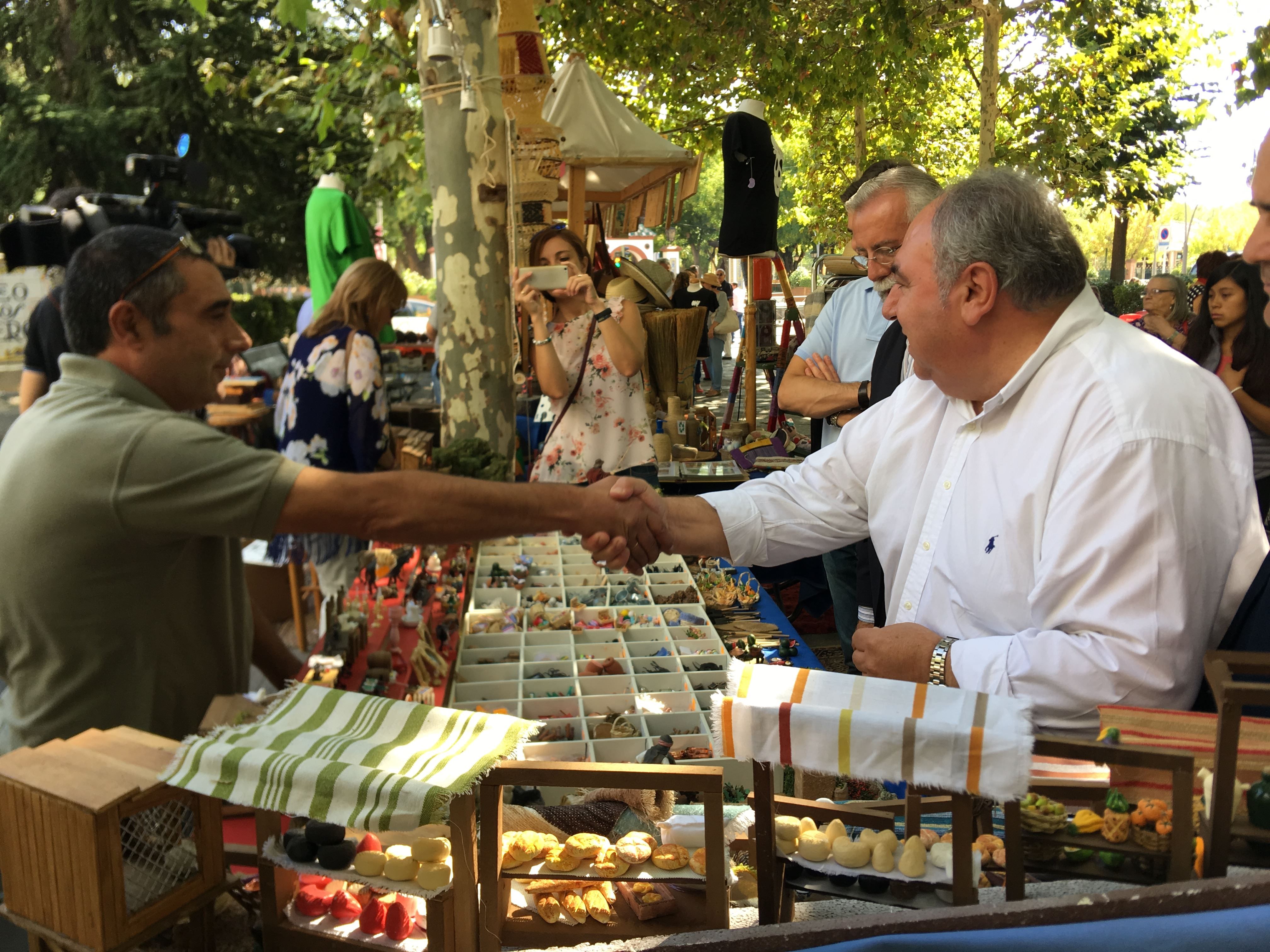 Tirado pide a Page que pase de las palabras a los hechos y cese a su vicepresidente