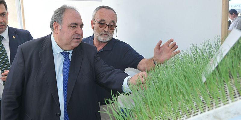 Tirado “Por encima de ideologías tiene que estar la defensa del campo y de nuestra tierra”