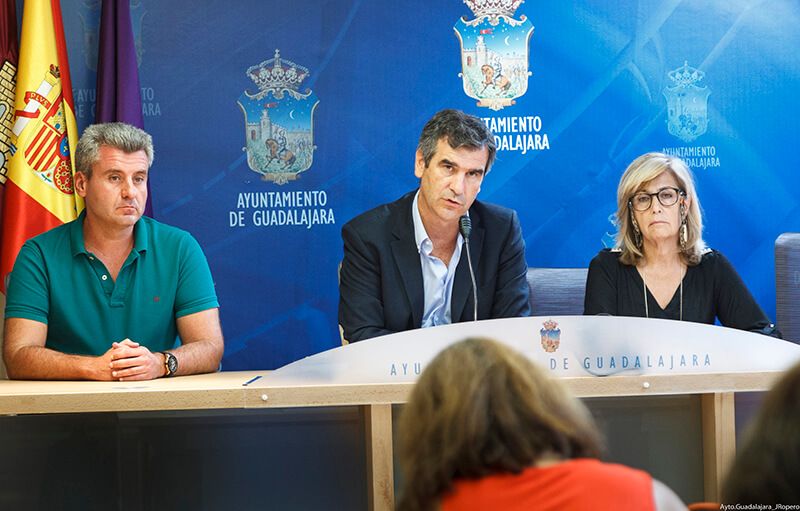 Román anuncia una importante línea de ayudas para la compra de material no curricular de cara al nuevo curso escolar