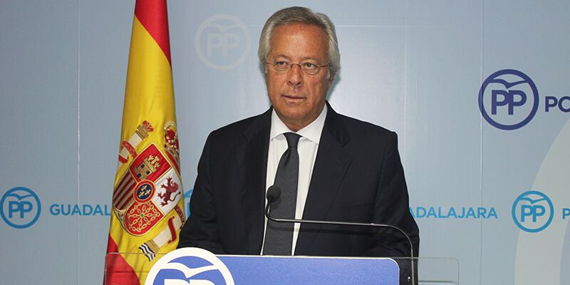 Aguirre elogia al Rey por su discurso y critica a Page por su hipocresía al gobernar con partidos “que quieren dinamitar la Constitución y el Estado”