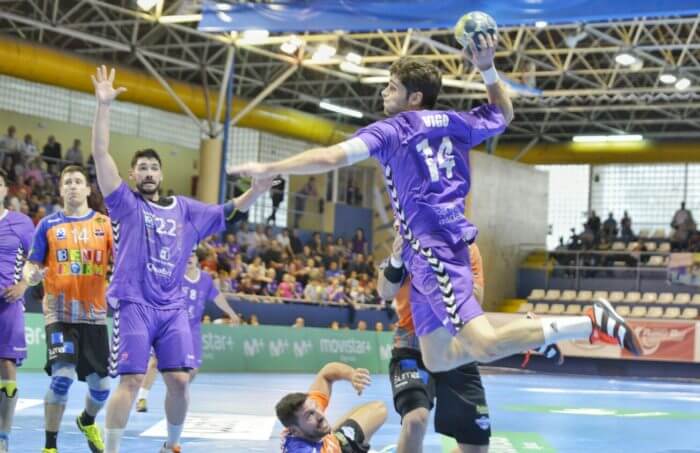 BM Benidorm arranca un punto al Quabit en el último segundo (28-28)