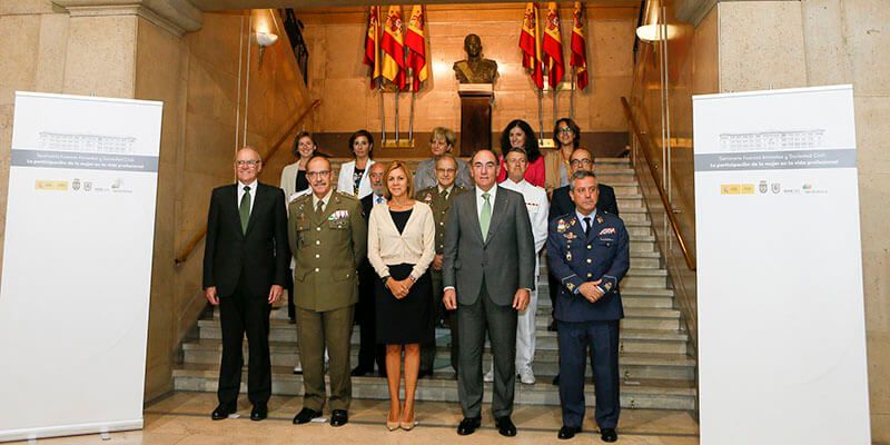 Cospedal “Todo lo que se sitúa fuera de la democracia es una amenaza a nuestra nación”