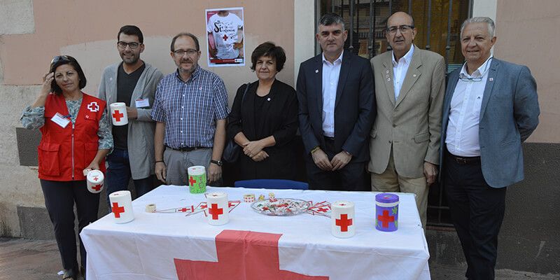 El delegado de la Junta traslada al apoyo del Gobierno regional a Cruz Roja Cuenca en el Día de la Banderita
