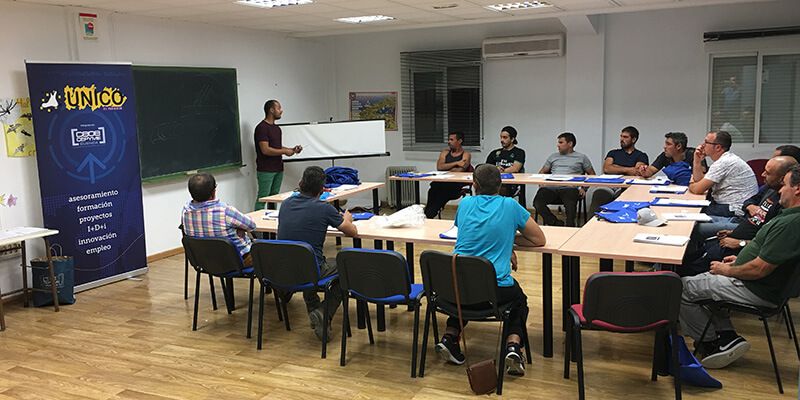 Empresarios y trabajadores de la comarca de El Provencio se forman en un curso de soldadura