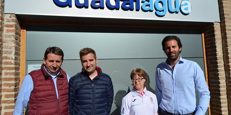 Guadalagua apoya a la nadadora Marta Martínez en su ‘asalto’ a los Europeos de París