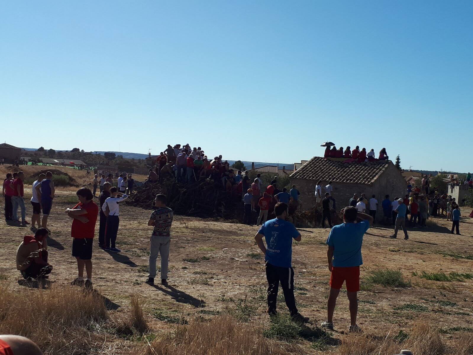 Un hombre muere corneado en Valfermoso de Tajuña cuando atendía a un infartado