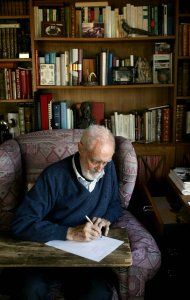 La exposición sobre José Luis Sampedro organizada por Diputación de Guadalajara visita Yebes, Cabanillas, Galápagos y Trillo