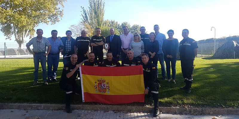 José Manuel Latre visita a los efectivos de la UME instalados en Yebra