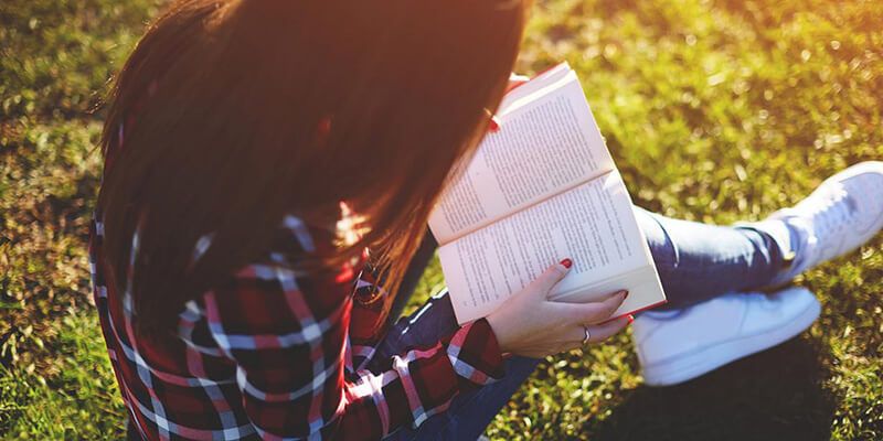 La Junta anima a los jóvenes a participar en los clubes de lectura virtuales que se reanudan nuevamente estos días