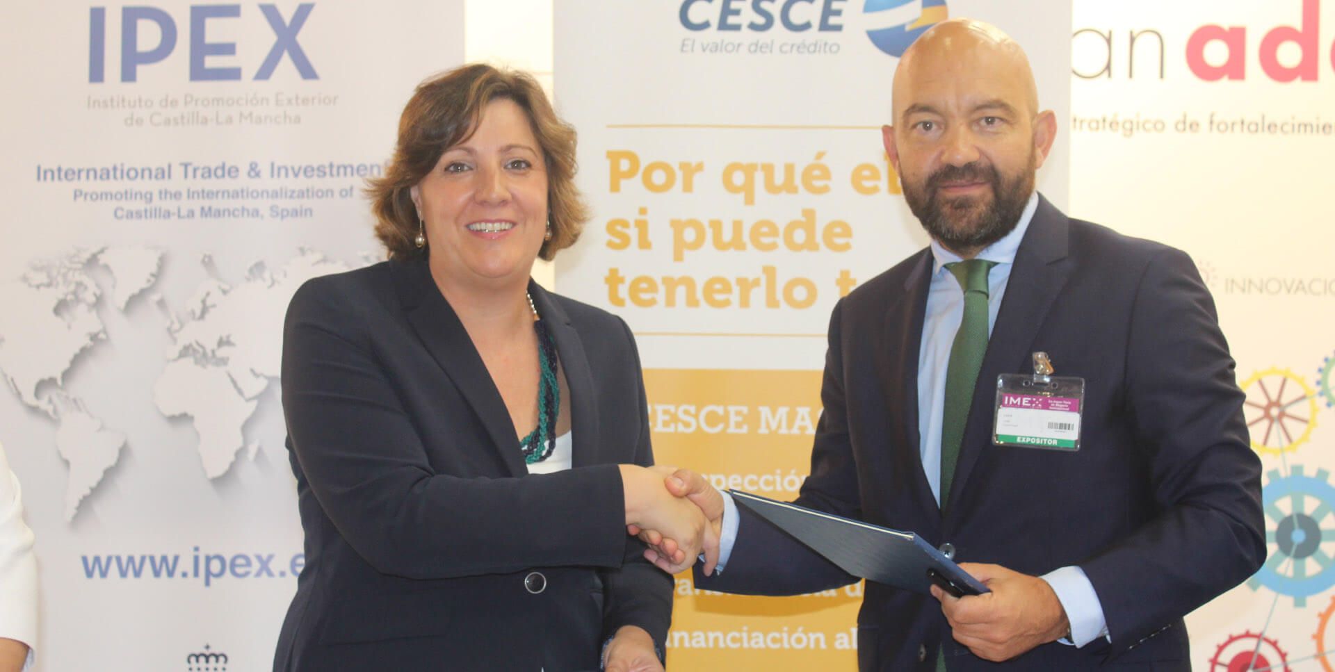 La Junta firma un convenio de colaboración con CESCE, empresa especializada en la cobertura de riesgo
