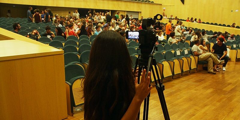 La segunda jornada del FESCIGU sigue atrayendo público al Buero