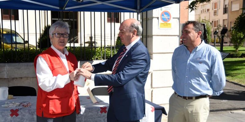 Latre reitera su apoyo a Cruz Roja en el Día de la Banderita dedicado a la infancia