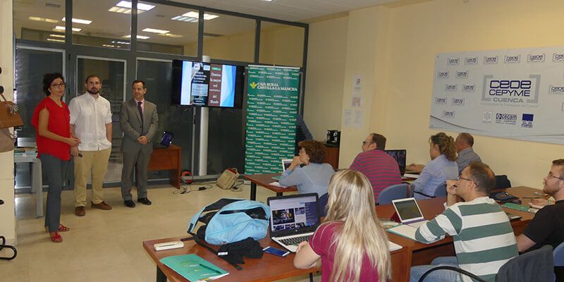 Los comercios de Cuenca aprenden a optimizar Linkedin con CEOE-Cepyme Cuenca