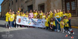 Más de 500 personas han participado en la I Marcha Solidaria “Un paseo por la Vida” en Huete.