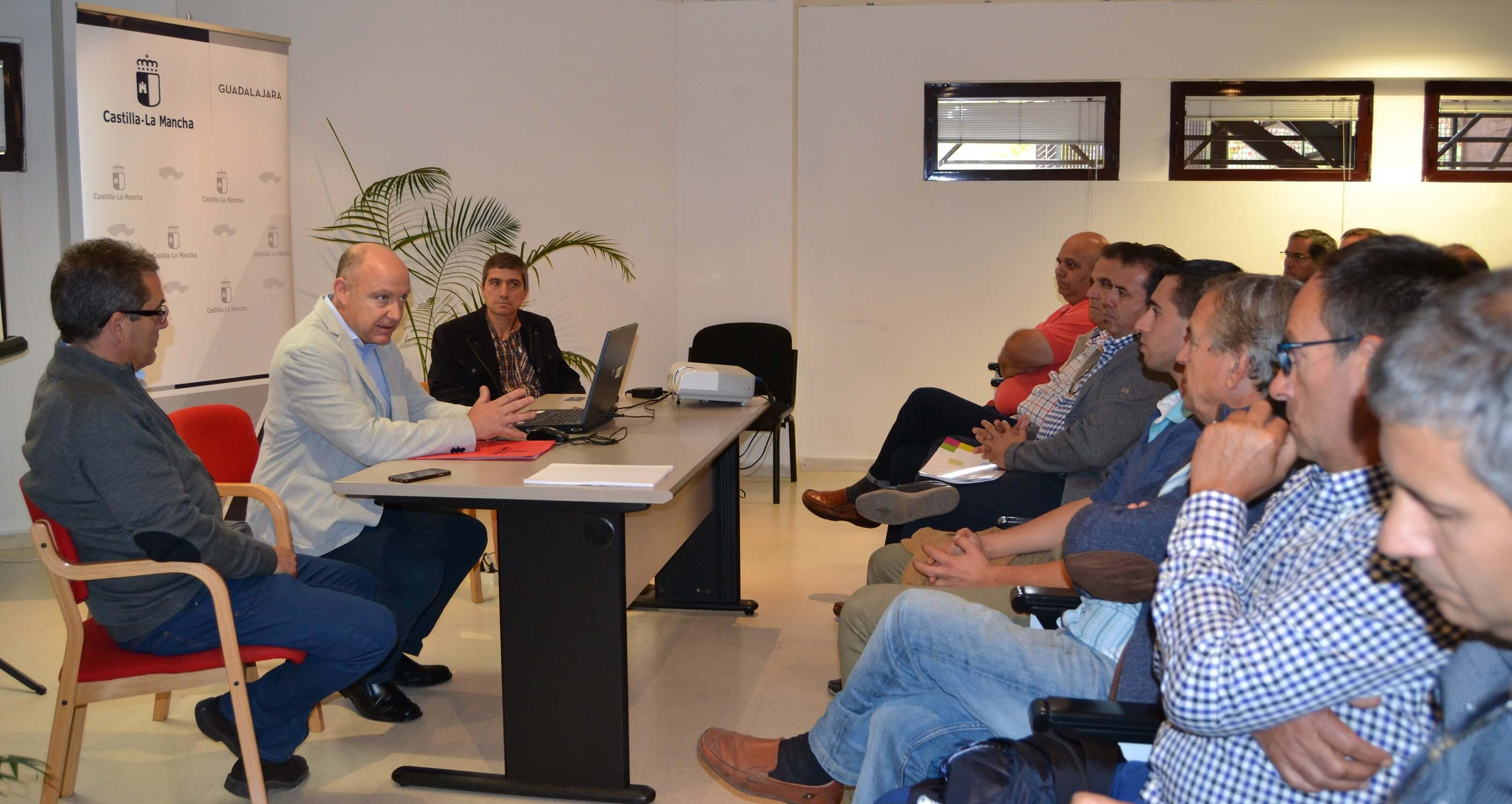 La Junta informa a productores de espárragos de Guadalajara sobre ayudas y posibilidades de ser una marca común