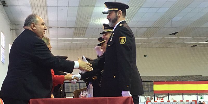 Tirado agradece a la Policía su trabajo diario para garantizar el cumplimiento de la ley, la Constitución y la unidad de España
