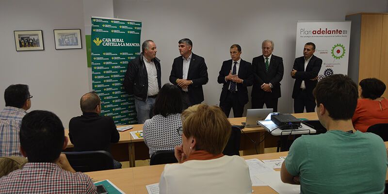 Una treintena de empresarios de San Clemente se interesan por la nueva orden de ayudas a la inversión impulsada por el Gobierno regional