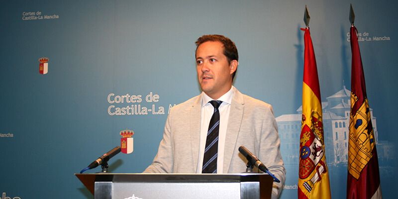 Velázquez denuncia que Page está realizando los mayores recortes en sustitución de personal sanitario