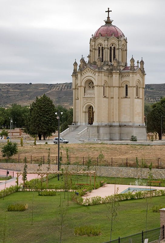 La cultura funeraria de ayer y de hoy en Guadalajara, detalle monumental del mes de octubre