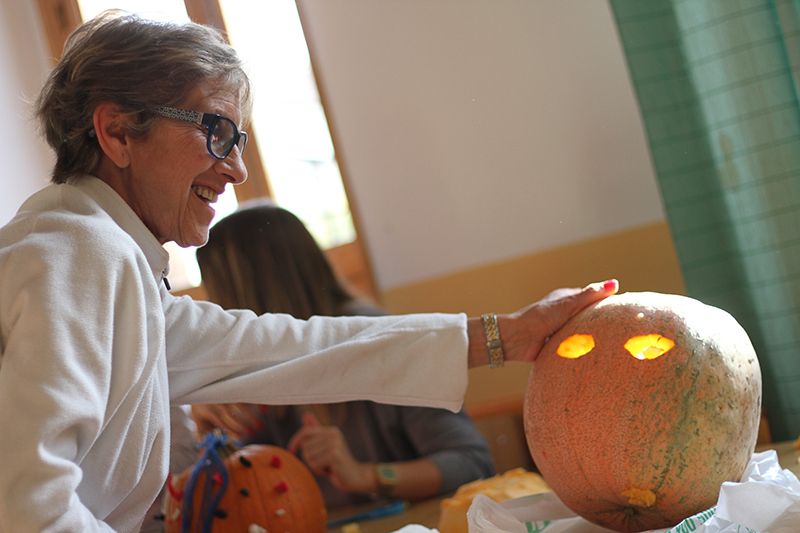 Los parejanos se unen en torno a las costumbres del Día de Los Santos 3 Los parejanos se unen en torno a las costumbres del Día de Los Santos