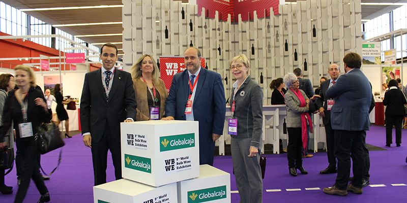 El director general de Globalcaja, Pedro Palacios, asegura que el éxito del sector del vino en la WBWE de Amsterdan “será también el nuestro”