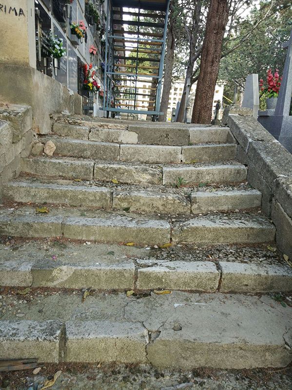 El GMS exige a Mariscal una actuación integral en el cementerio por su estado “deplorable”