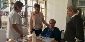 El Gobierno de C-LM pondrá en marcha un año más la campaña ‘Ningún mayor solo en Navidad’