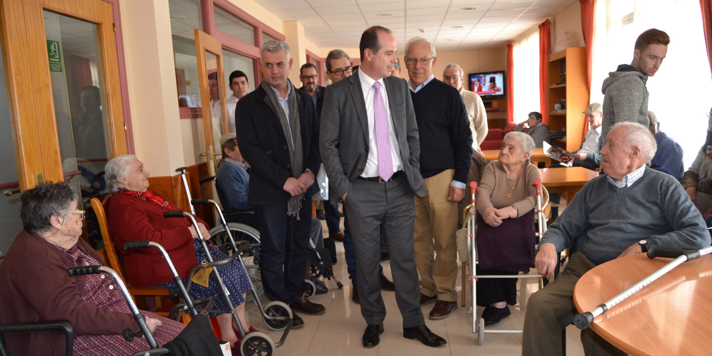 el-gobierno-regional-ha-aumentado-un-26-por-ciento-el-personal-dedicado-a-la-atencion-a-la-dependencia-en-guadalajara